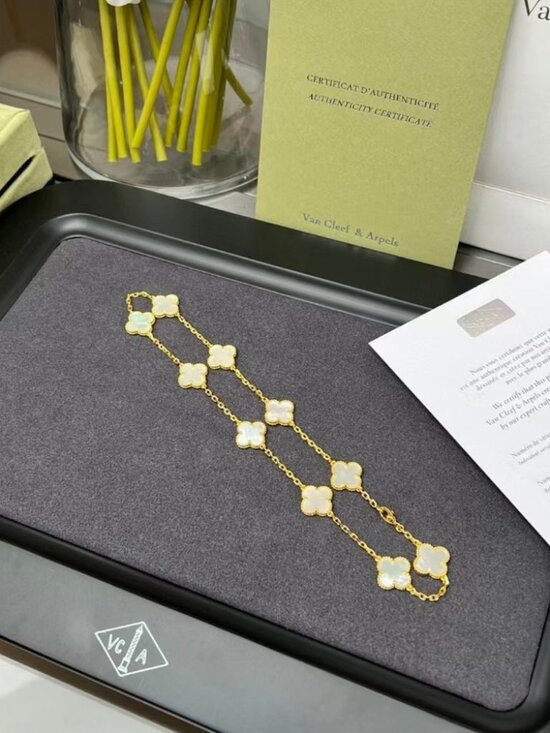 Van Cleef & Arpels Gold Vintage Alhambra necklace - Picture 4 of 8